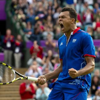 Tsonga gana un duelo de récord