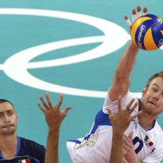 Italia doblega a Argentina en voleibol