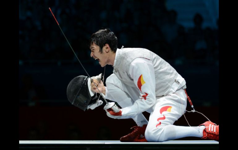 Sheng celebra su victoria al terminar el encuentro. AFP  /