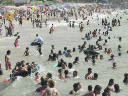 Al tope. Aspecto de la capacidad a la que llega la Playa de los Muertos.  /