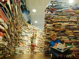 El laberinto, con forma circular, está compuesto por libros de todos los géneros. AP  /