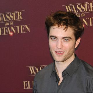 Pattinson se refugia en casa de Reese Witherspoon