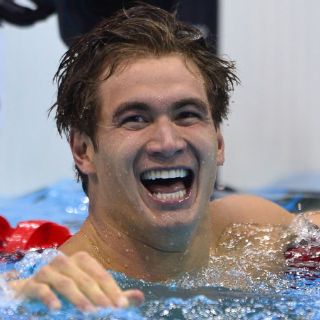 Nathan Adrian gana el oro por una centésima
