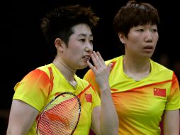 '¿Por qué deberíamos haber malgastado nuestra energía?', Yu Yang (i) tras ser descalificada junto a su compañera. AP  /