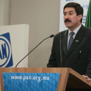 Fusión Televisa-Iusacell fue orden presidencial, afirma Corral