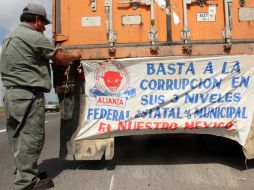 Protestan por el alza a los combustibles e incumplimientos por parte de la SCT. EL UNIVERSAL  /