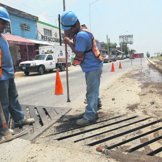 Tierra y basura hasta las puertas