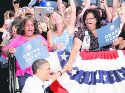 Su capacidad para cosechar “la empatía y su atractivo personal” mantienen a Obama  al frente  de la contienda en las tres entidades.EFE  /