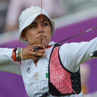 Aída Román va a cuartos de final olímpica en tiro con arco