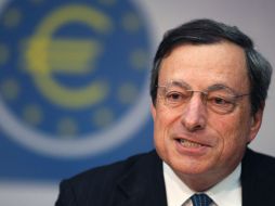 Mario Draghi anunció que el consejo de gobierno ha decidido que puede comprar deuda soberana. AP  /