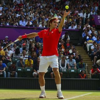 Federer no da un paso en falso
