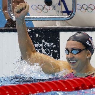 Rebecca Soni rompe otro récord en natación