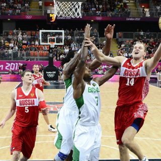 Rusia vence a Brasil en basquetbol