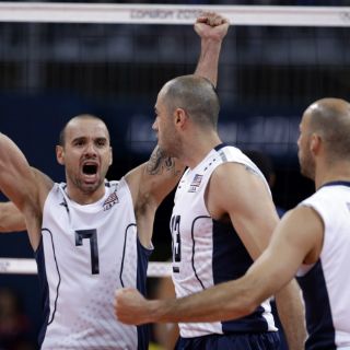 Selección varonil de EU derrota a Brasil en voleibol