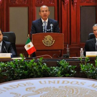 Calderón recuerda contrastes en sexenio