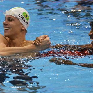 Brasileño César Cielo pasa a final de 50 metros libres