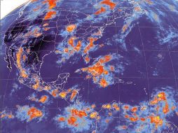 Imagen tomada del sitio web del Servicio Meteorológico Nacional que muestra la tormenta tropical ''Ernesto'' en el Atlántico. ESPECIAL  /