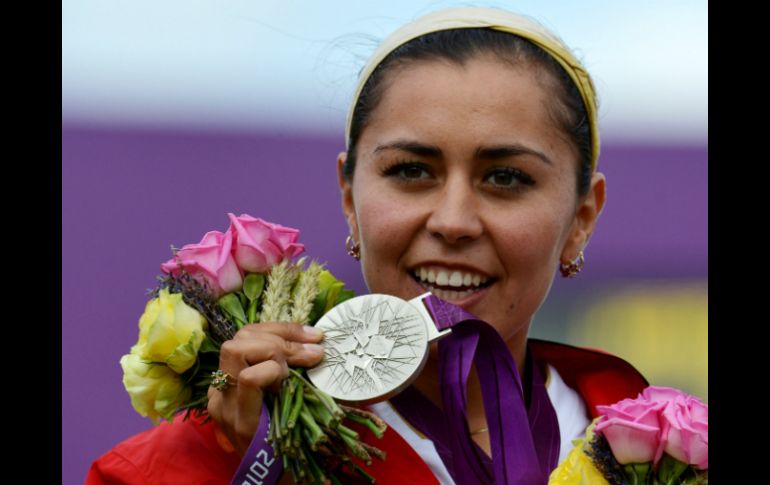 La arquera mexicana declaró estar orgullosa de haber ganado la medalla de plata. XINHUA  /