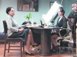 Lilia Aragón e Irán Castillo interpretan a mujeres que ayudan entender lo que le sucede a la protagonista. EL UNIVERSAL  /