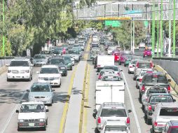 PESADO. Flujo vehicular sobre la Avenida López Mateos a un costado de Plaza del Sol, casi al cruce de Avenida Moctezuma.  /
