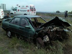 Los fallecidos viajaban a bordo de un Nissan Tsuru, verde, modelo 2002, con placas del estado de Jalisco.  /