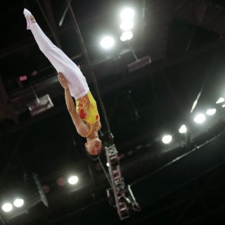 El chino Dong Dong gana en trampolín