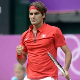 Federer gana un duelo histórico