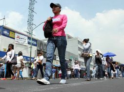 Estudiantes rechazados marchan del metro Normal a la Secretaría de Educación Pública. NOTIMEX  /