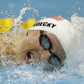 La estadounidense Ledecky gana los 800 metros