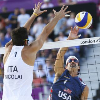 Campeones olímpicos eliminados en voleibol de playa