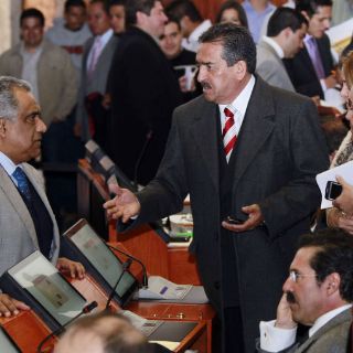 Coordinadores parlamentarios se confrontan en Congreso Local