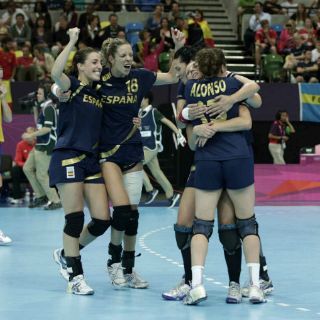 España clasifica con la ayuda de Noruega en balonmano