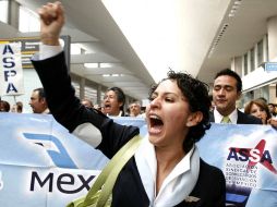 El nuevo secretario de la ASPA dice que los pilotos de Mexicana de Aviación no están solos y subraya que la lucha continuará. ARCHIVO  /