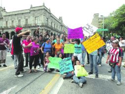 La jornada del Centro. Los comerciantes tomaron por casi cinco horas el primer cuadro.  /