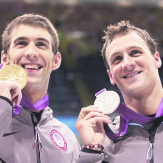 Lochte admite que orinó en la alberca de Londres