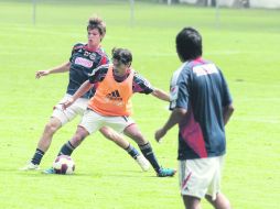 Ultiman detalles. Las Chivas realizaron su último entrenamiento en las canchas de Verde Valle, antes de viajar a la Ciudad de México.  /
