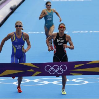 El triatlón femenil se decanta para Suiza
