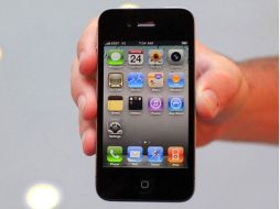 El motivo de la demanda es por el sistema de reconocimiento de voz Siri del fabricante del iPhone. ESPECIAL  /