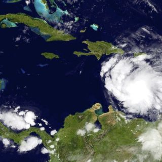 Tormenta tropical ''Ernesto'' avanza con rumbo a México