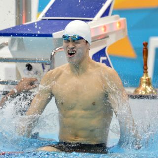 Chino Yang bate récord mundial de mil 500 libres
