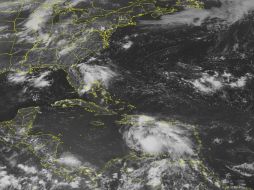 Imagen satelital que muestra la evolución y trayectoria de la tormenta tropical ''Ernesto'. AP  /