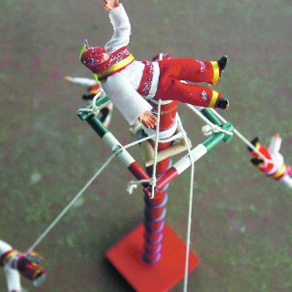 Voladores de Papantla a la mano