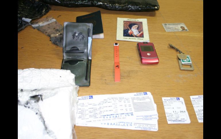 Sus documentos como un pasaporte mexicano y la droga, quedaron a disposición del Fiscal de la Federación. ESPECIAL  /