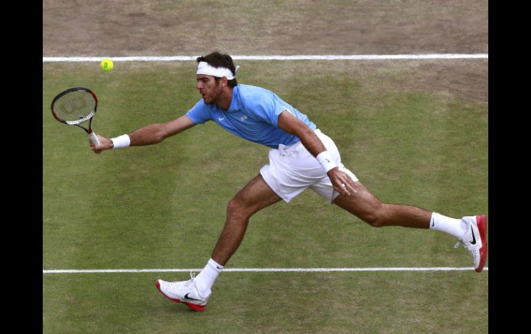 Juan Martín domina en dos sets (7-5 y 6-4) al serbio. REUTERS  /