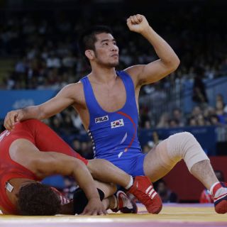 La lucha comienza con sorpresas