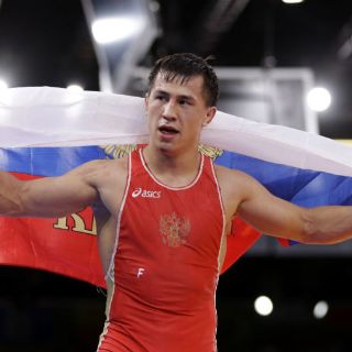 Roman Vlasov es oro en lucha