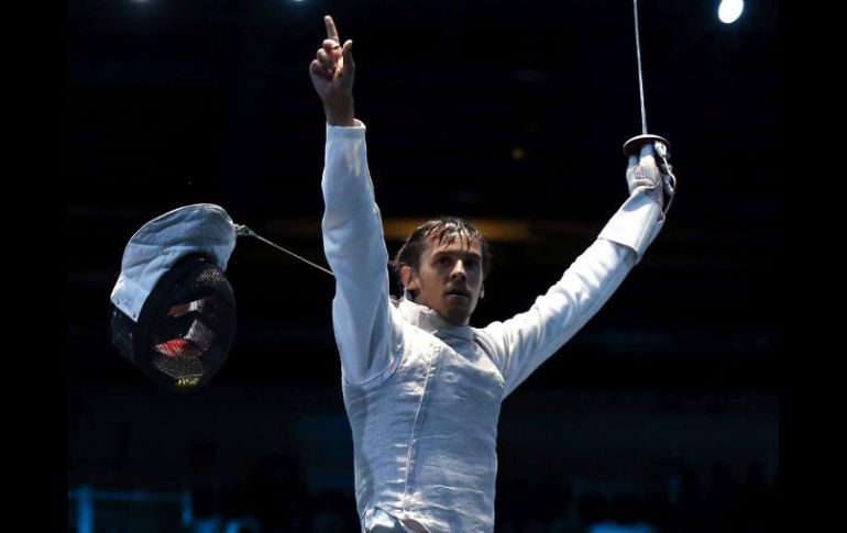 Andrea Baldini celebra una victoria al lado de su equipo. EFE  /
