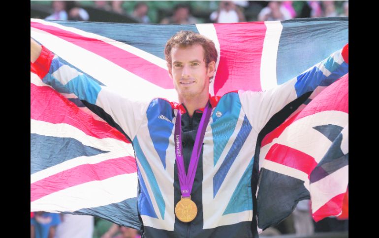 Con el apoyo de los suyos. Andy Murray festeja la medalla de oro conseguida frente al número uno del mundo. XINHUA  /