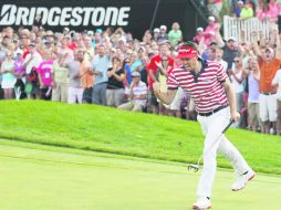 Keegan Bradley estalla en júbilo, tras salvar el par que al final significó la victoria por un golpe en el Bridgestone Invitational.AFP  /