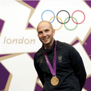 Campriani logra oro y récord olímpico en rifle